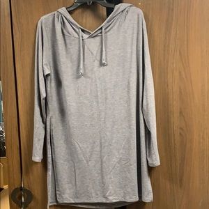 Light weight tunic, side slit with hood